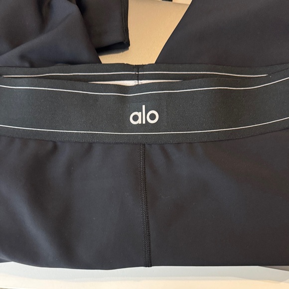 ALO Yoga Airlift High-Waist Suit Up Legging - Picture 6 of 6